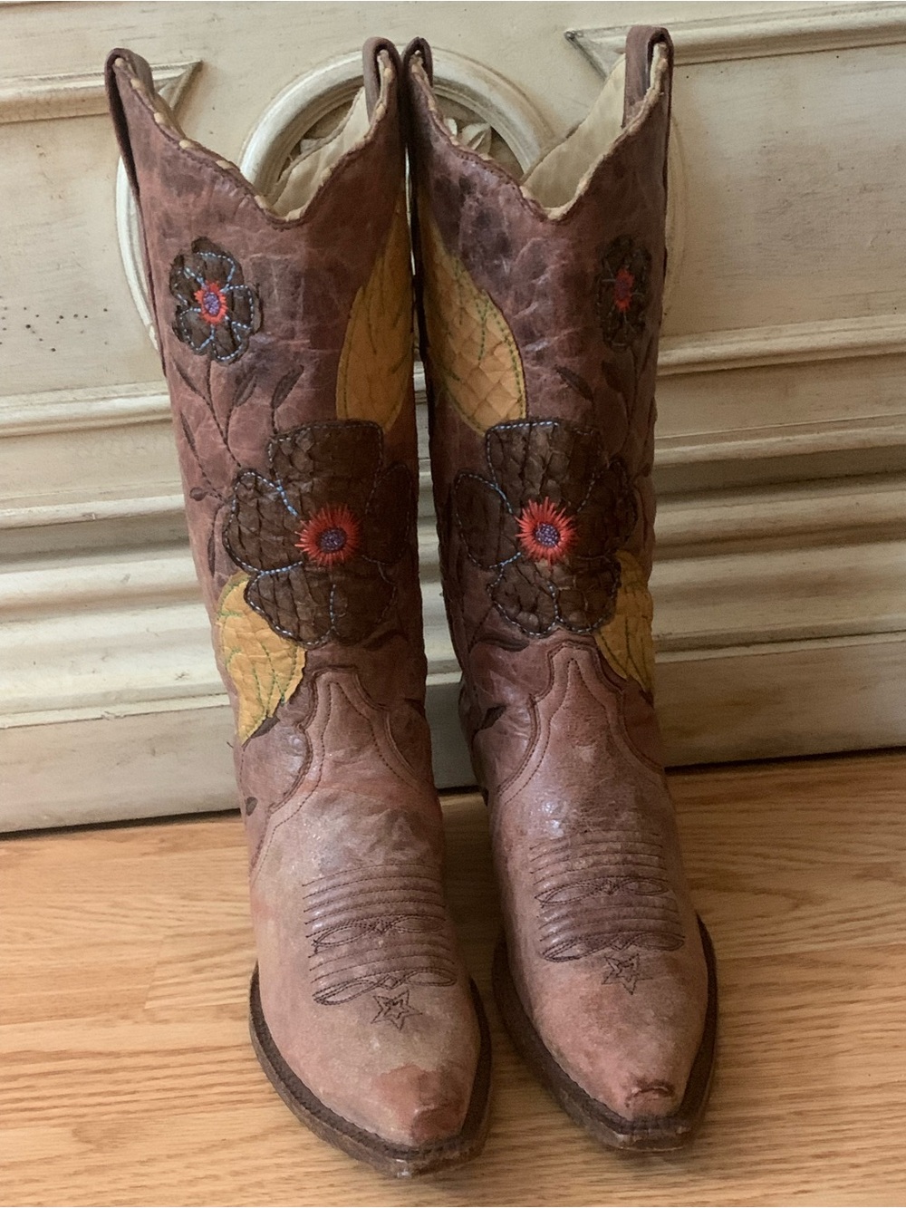 Corral Vintage Distressed Women's Daisy Overlay Cowgirl Boot Snip Toe Size 6 1/2